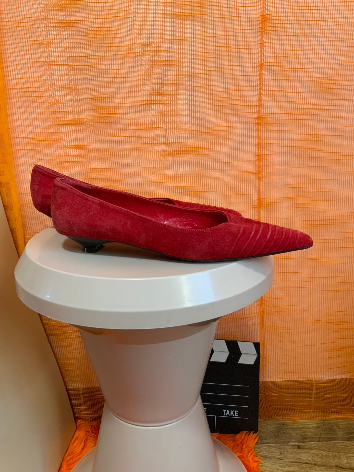 Chaussures daim rouge Paris Vintage 1990