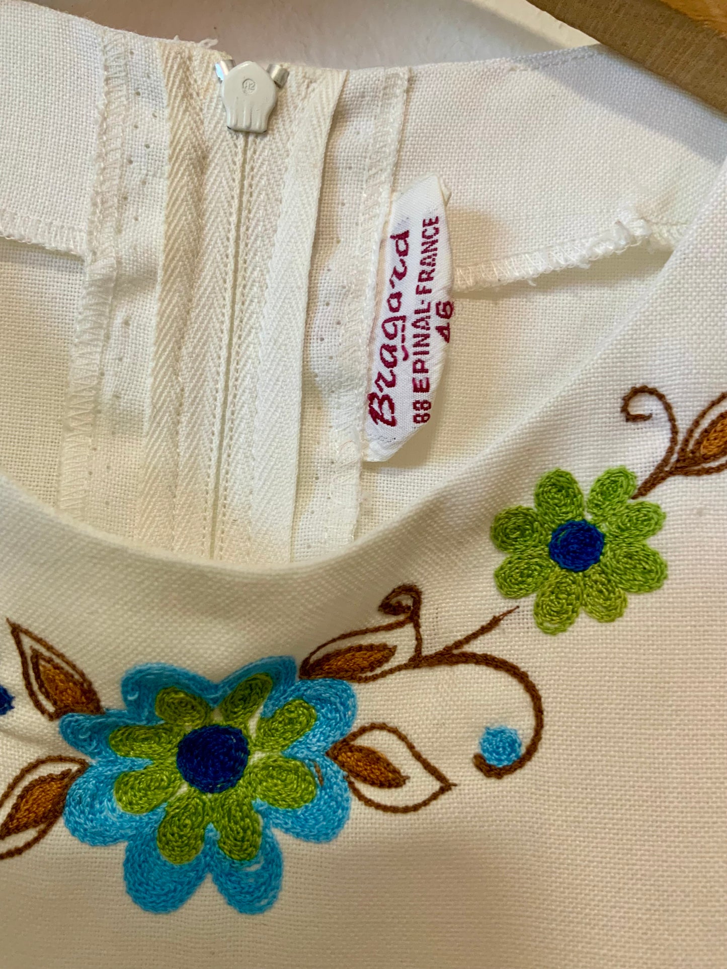 Robe Blouse Blanche à broderies Fleurs Vintage France